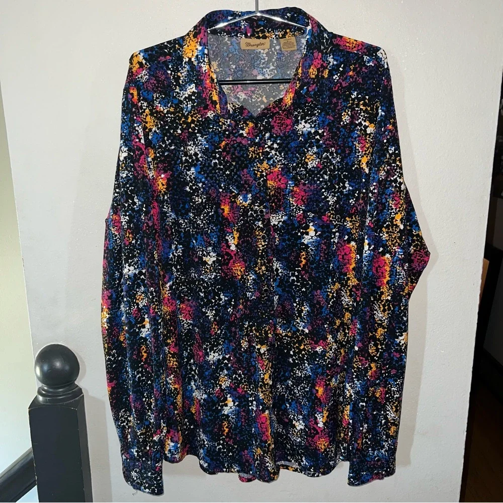 Wrangler Women’s Performance Fit Abstract Multicolor Button-Down Shirt Size L - Picture 1 of 7